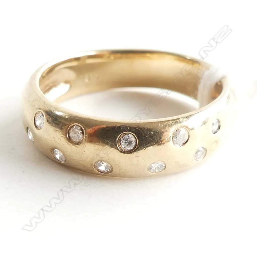 9CT GOLD DIAMOND SET WEDDING BAND 4GMS SIZE Q Image 1++