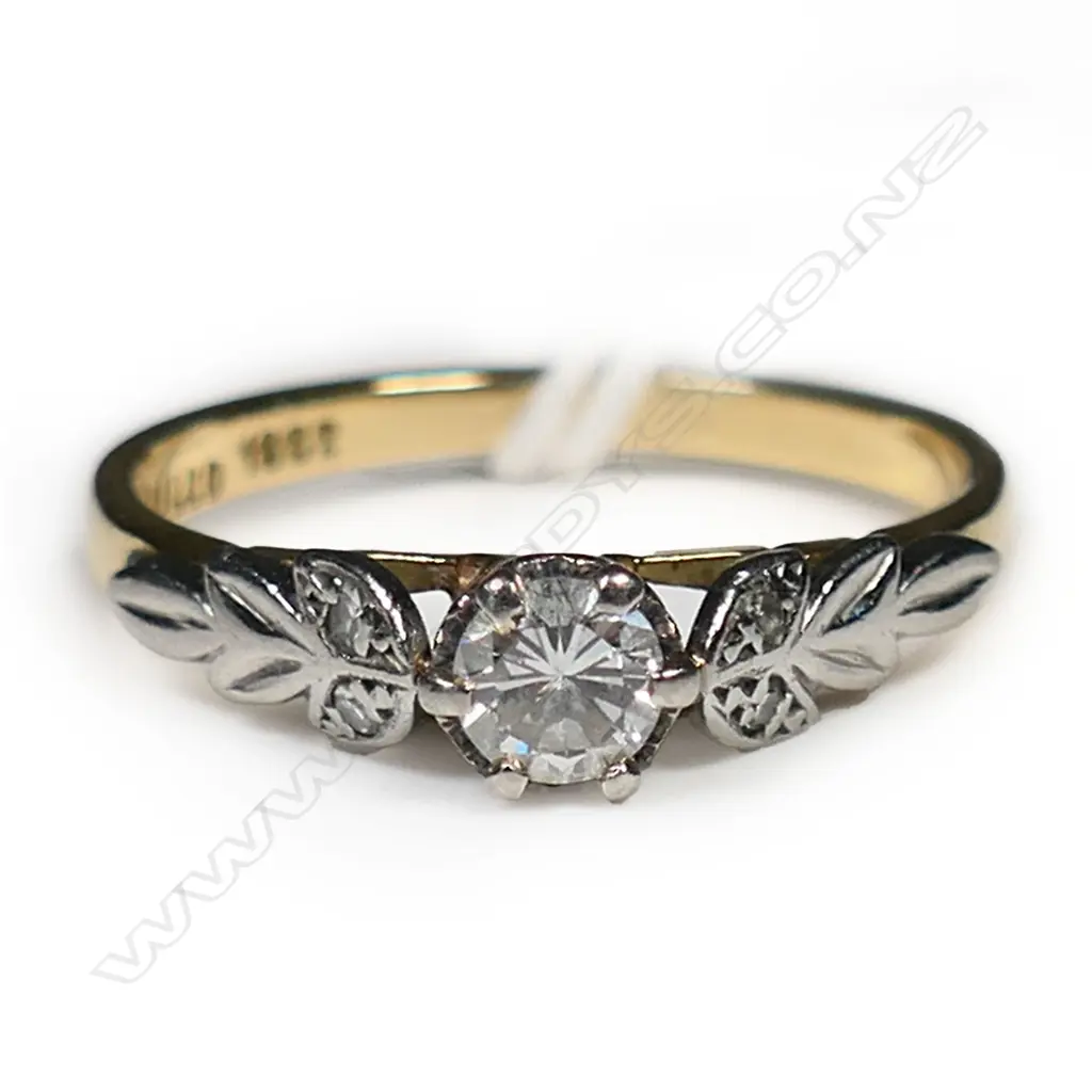 ESTATE 18CT GOLD AND DIAMOND SOLITAIRE RING SIZE O Image 1++