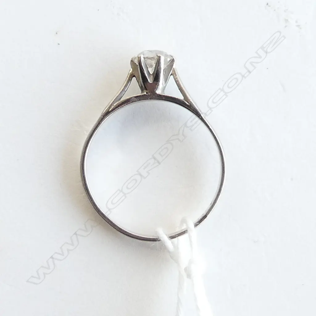 18CT WHITE GOLD  SOLITAIRE 0.70ct DIAMOND RING the diamond w visible inclusion 2.75gms Image 1++