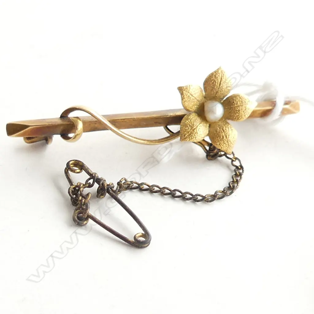 15CT GOLD & SEED PEARL FLOWER SET BROOCH 3.1GMS Image 1++