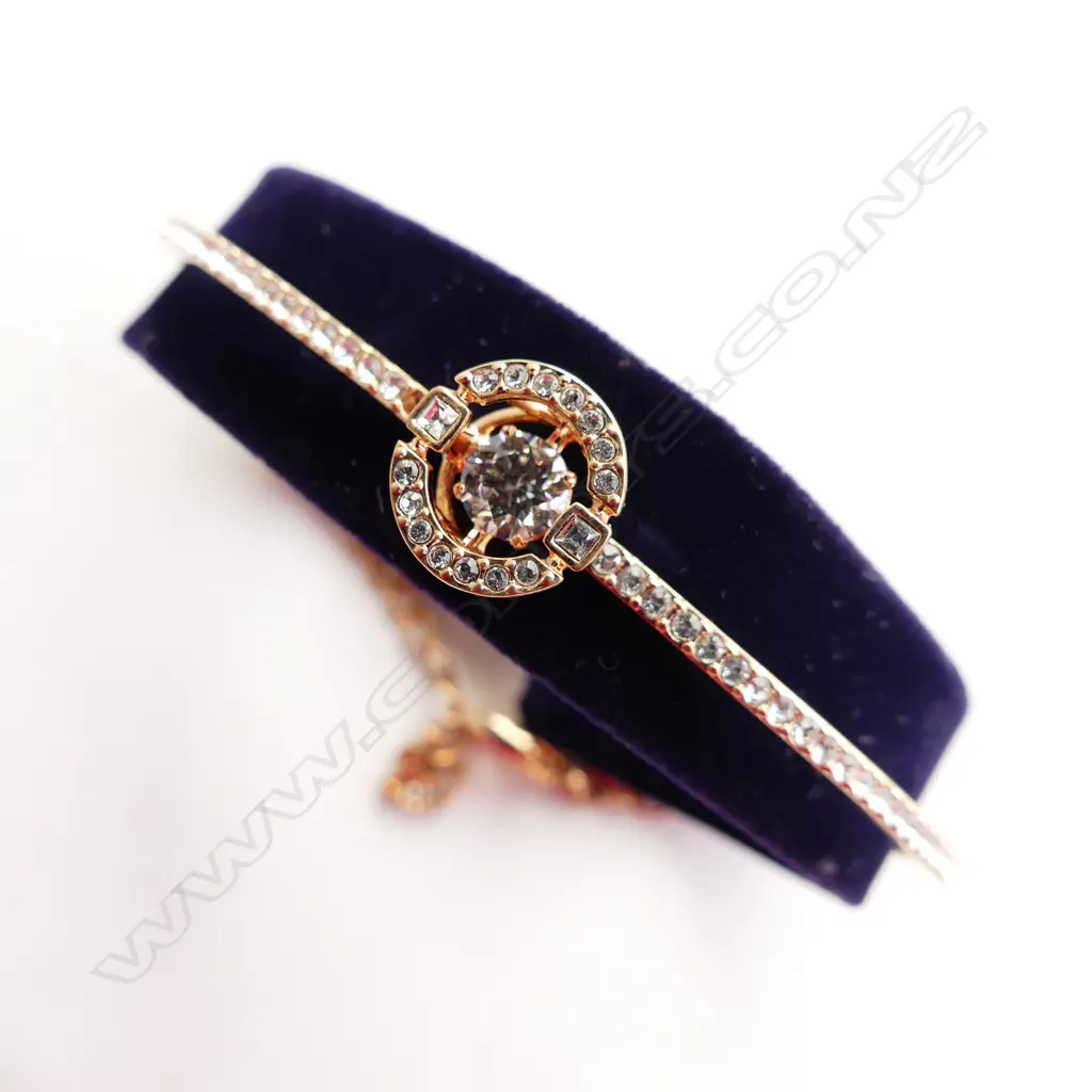SWAROVSKI BANGLE IN BOX  Image 1++