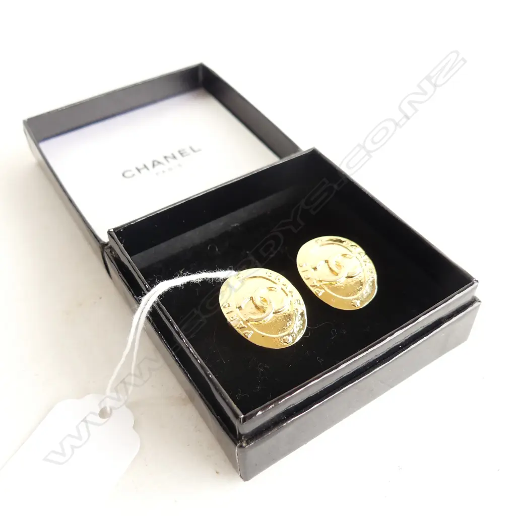PR GOLD PLATE CHANEL CLIP ON EARRINGS, MADE IN FRANCE, BOXED Image 1++