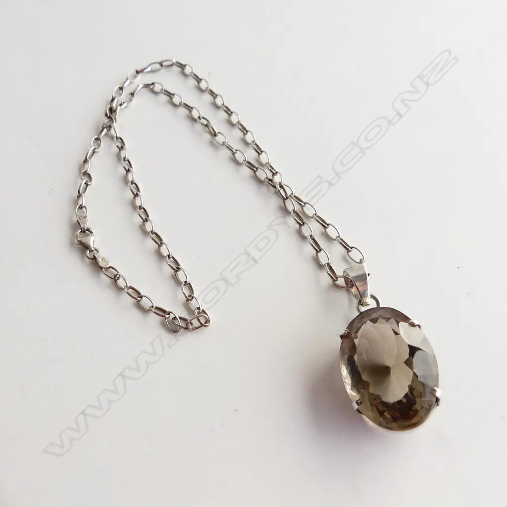 LARGE SMOKY QUARTZ AND SILVER PENDANT ON CHAIN Image 1++