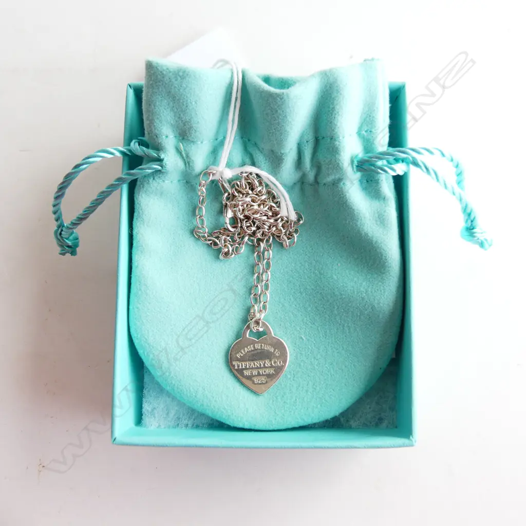 TIFFANY & CO. SILVER PENDANT AND CHAIN IN BAG AND BOX Image 1++