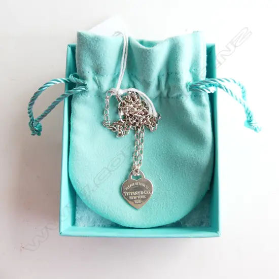 TIFFANY & CO. SILVER PENDANT AND CHAIN IN BAG AND BOX