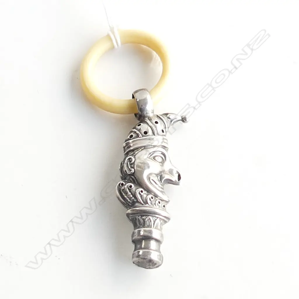 SILVER PUNCH BABIES TEETHING RING Image 1++