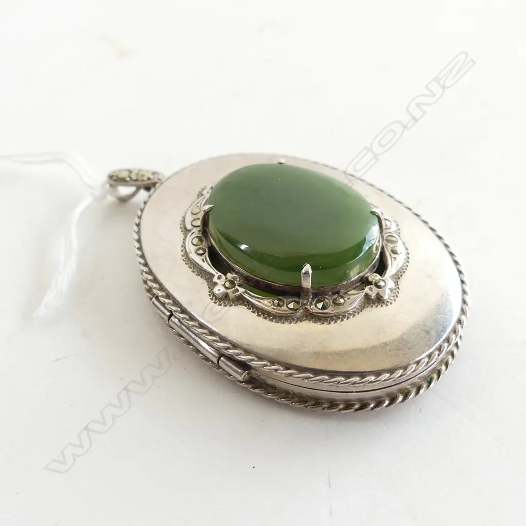 LGE SILVER LOCKET W POUNAMU claw set PANEL stamped STG SIL Image 1++