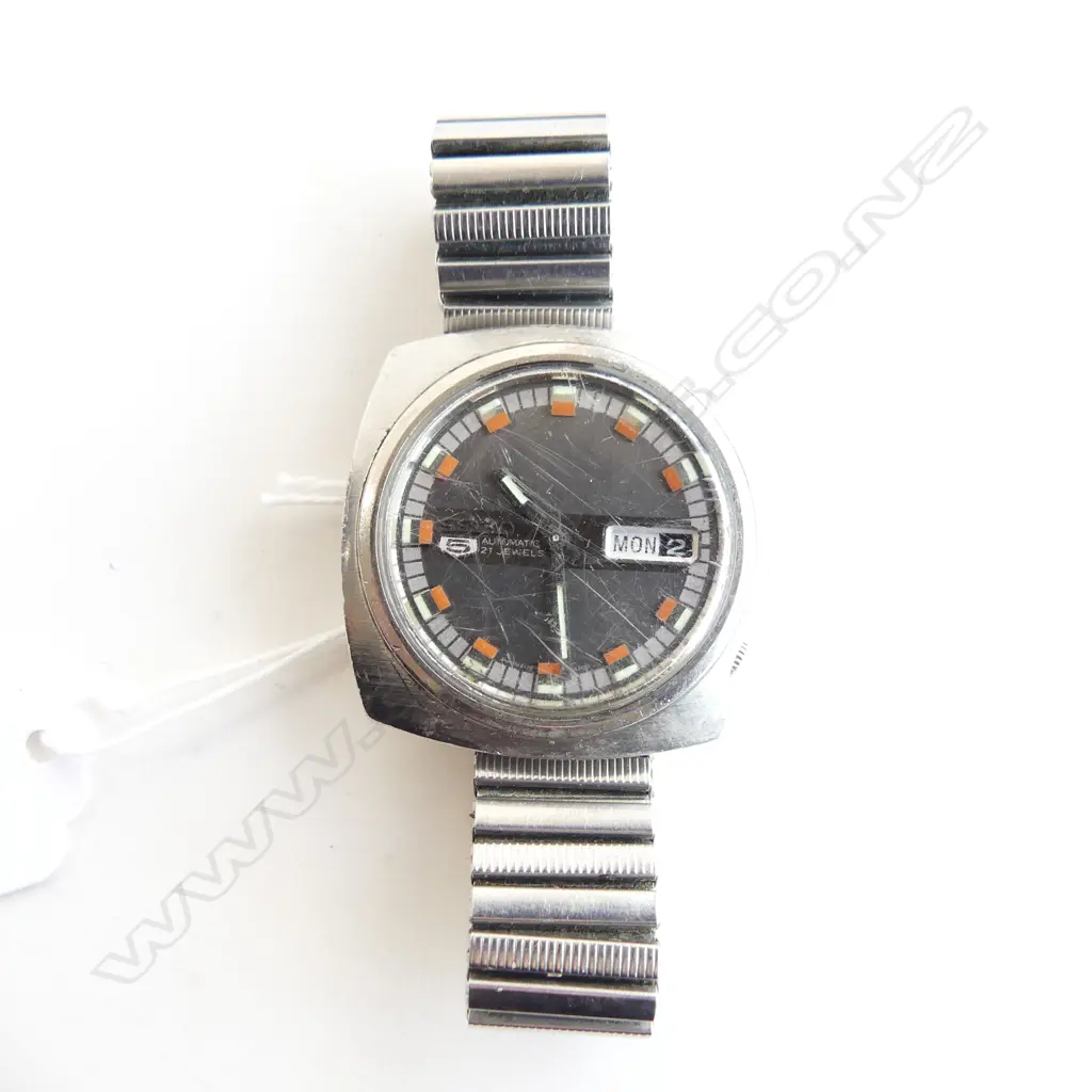 SEIKO 5 VINTAGE 1970'S GENTS WATCH has scratches apparently running Image 1++