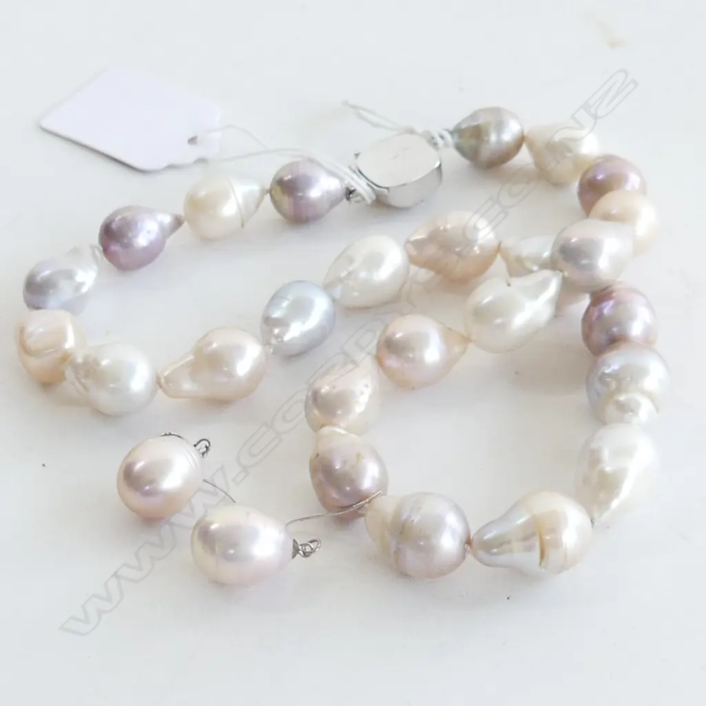 LGE BAROQUE PEARL NECKLACE & EARRING SET Image 1++