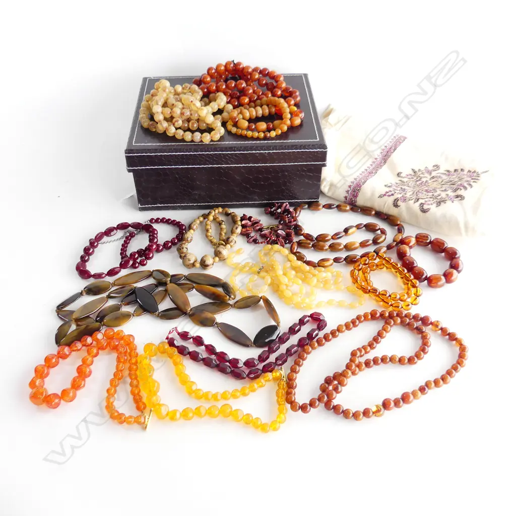 BOX FAUX AMBER BEAD NECKLACES  Image 1++