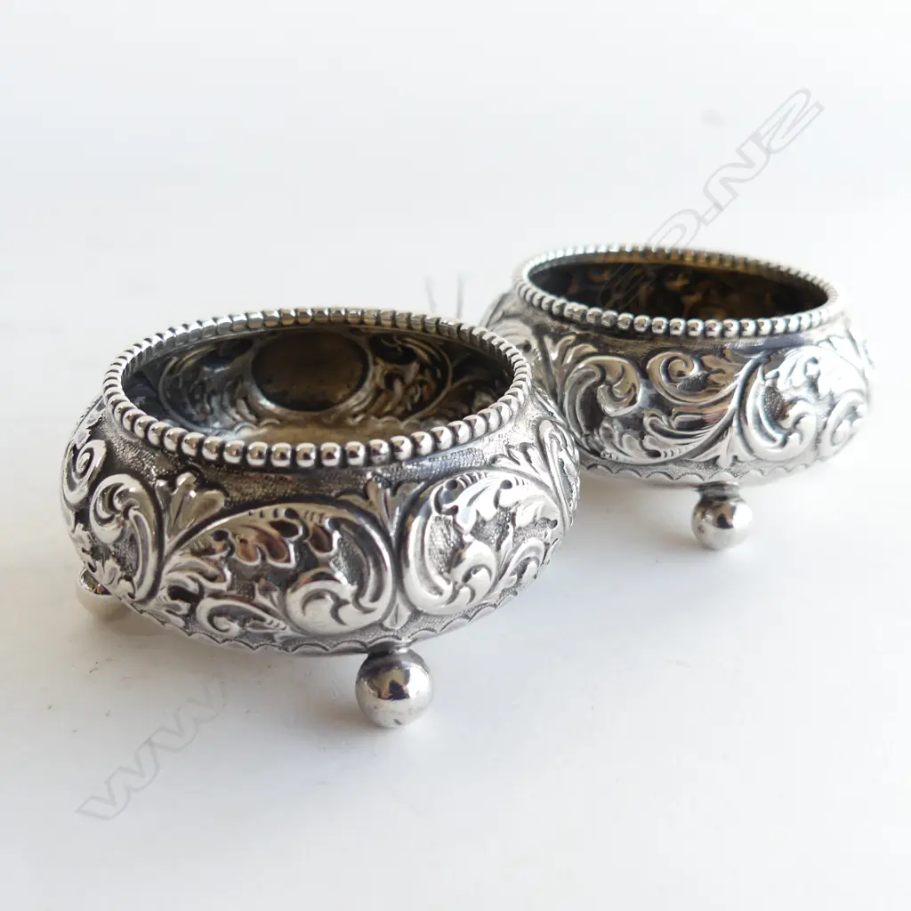 PAIR OF LATE VICTORIAN SILVER SALTS CHESTER 1898 88gm Image 1++