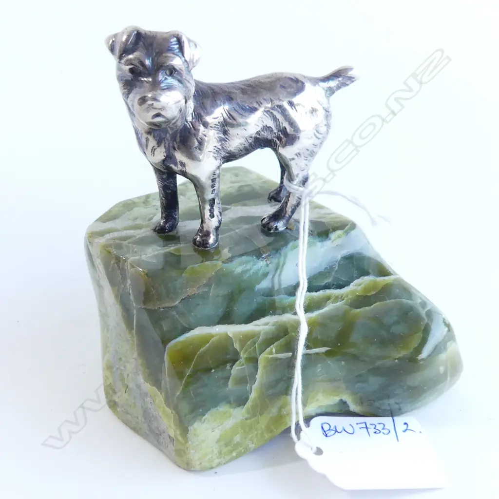 STG SILVER DOG ON POLISHED GREEN ONYX; CHESTER, DATE WORN, H.105mm Image 1++