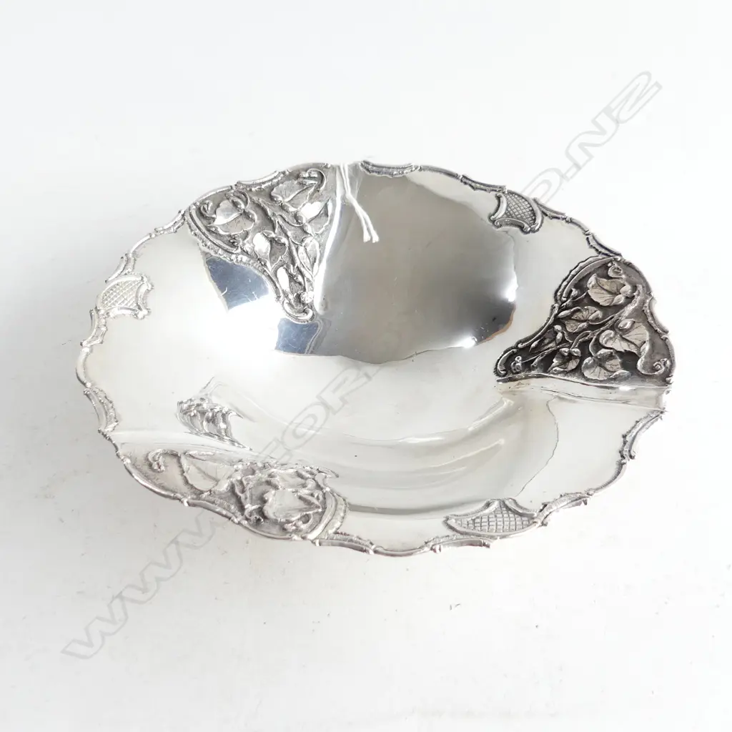 STERLING SILVER BOWL WITH LEAF DECORATION STAMPED 900 DIA 210MM Image 1++