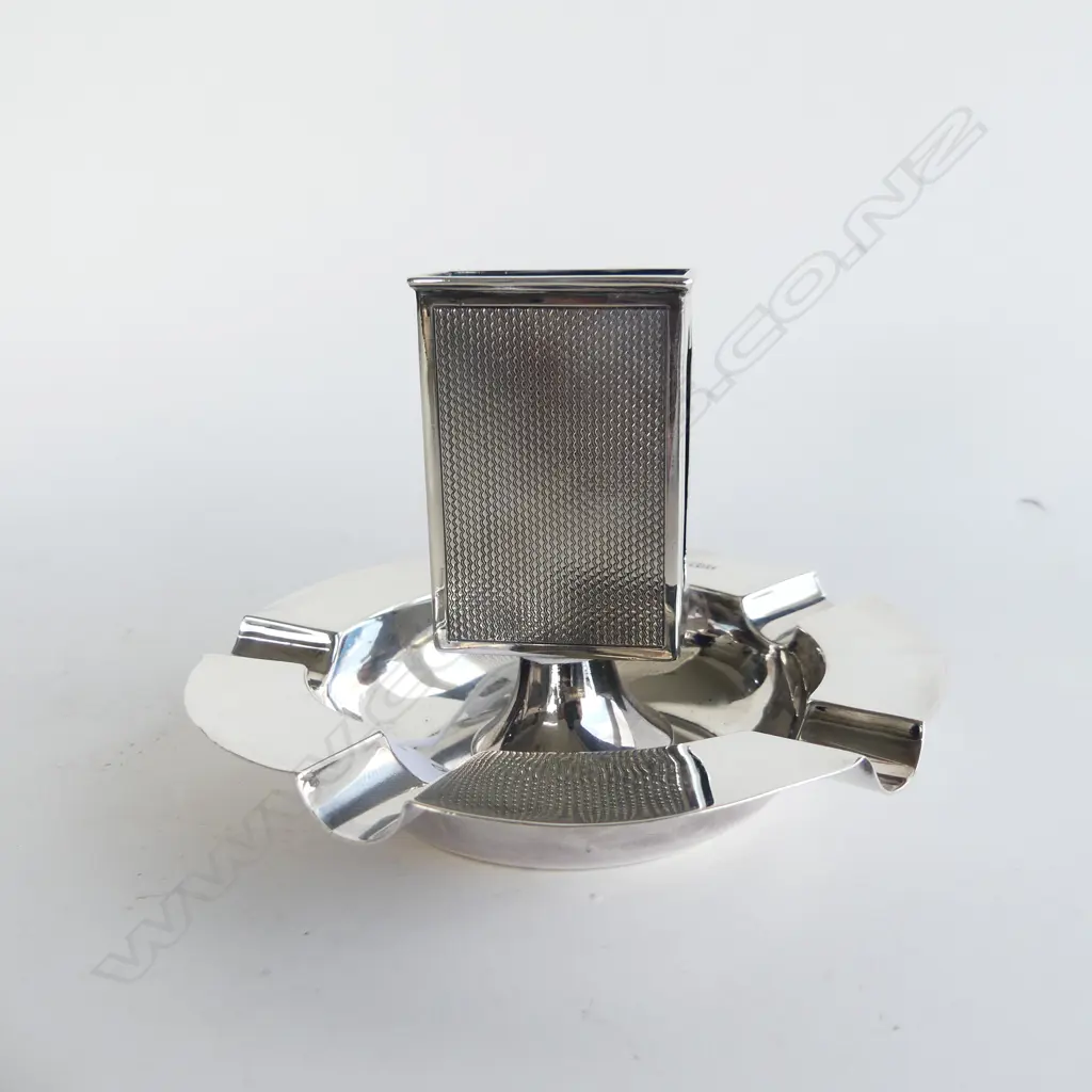 SILVER MATCHSTRIKER AND ASHTRAY SHEFFIELD 1903 133gm Image 1++