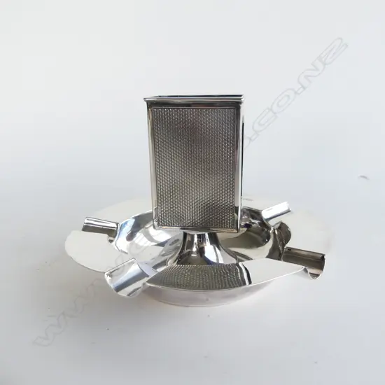 SILVER MATCHSTRIKER AND ASHTRAY SHEFFIELD 1903 133gm