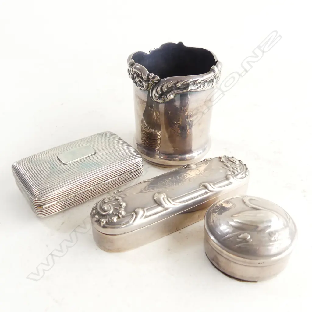 4 SILVER PCES MARKED 925 / STERLING; 3 SMALL LIDDED CONTAINERS, BEAKER H.60mm 161 GRAMS Image 1++