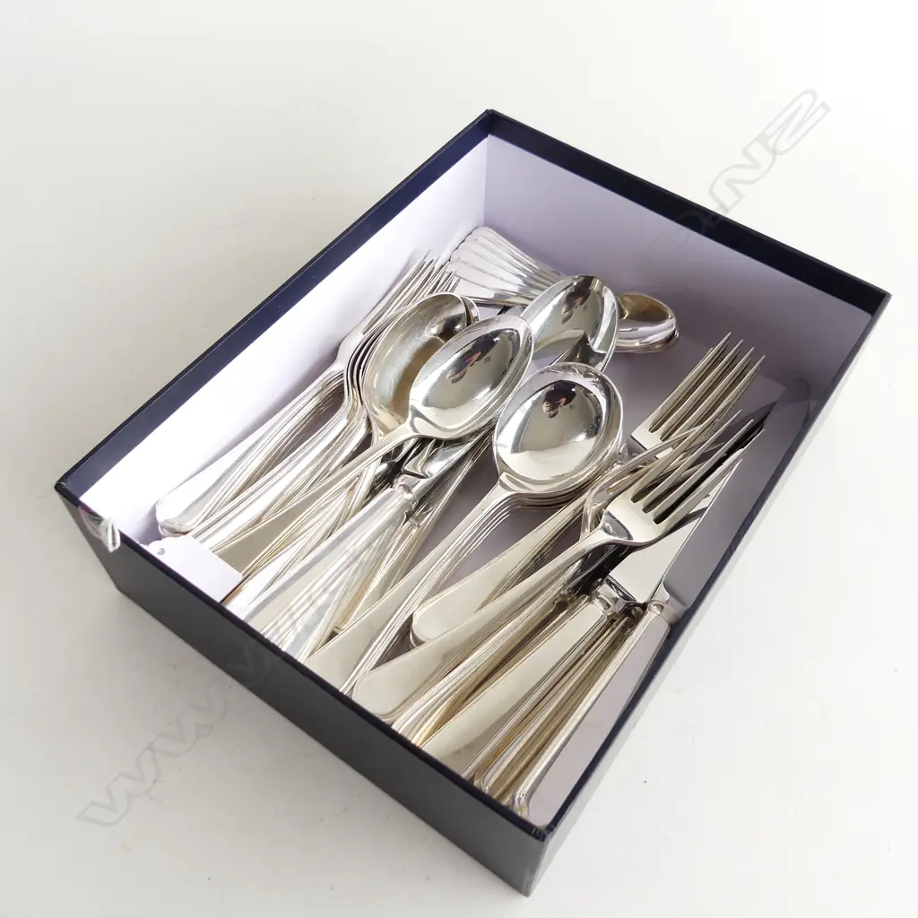 44PC WALKER & HALL SILVER PLATE CUTLERY SET Image 1++