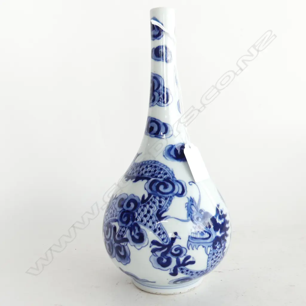 CHINESE B/W BOTTLE VASE w. DRAGON DESIGN H.250mm Image 1++