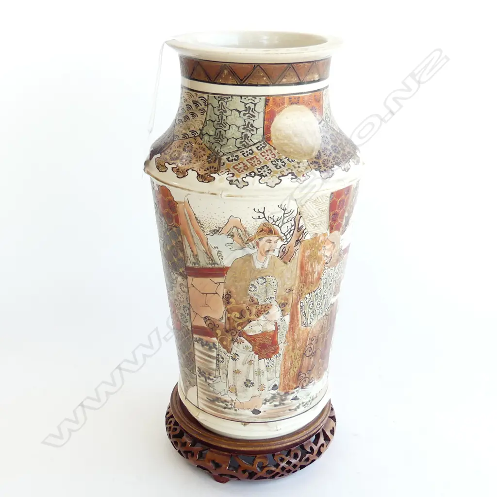 JAPANESE MEIJI SATSUMA HAND PAINTED VASE H.310MM ON STAND Image 1++