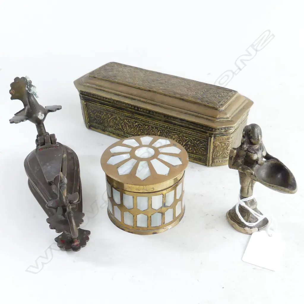 4 INDIAN BRASS PCES; 2 BOXES L.175mm & MoP 65mm dia, OIL LAMP H.80mm & COSMETIC BOX Image 1++