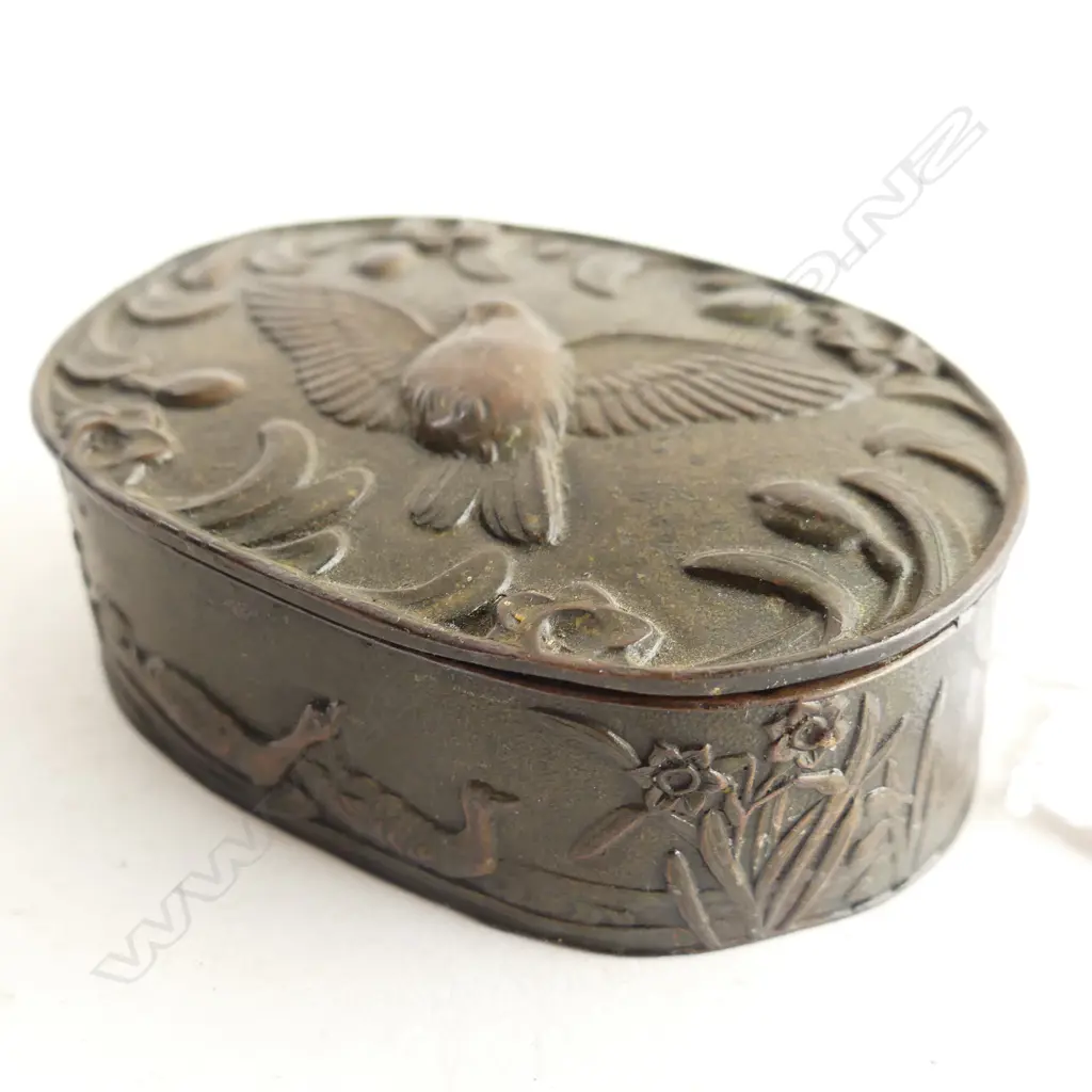 ANTIQUE METAL OVAL STAMP BOX (DOUBLE COMPARTMENT) w. BIRD DESIGN 75x50mm Image 1++