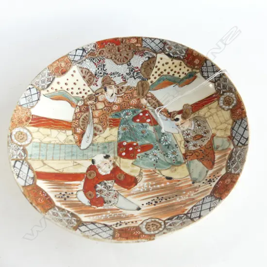 JAPANESE SATSUMA HAND PAINTED SHALLOW DISH 245MM DIAM