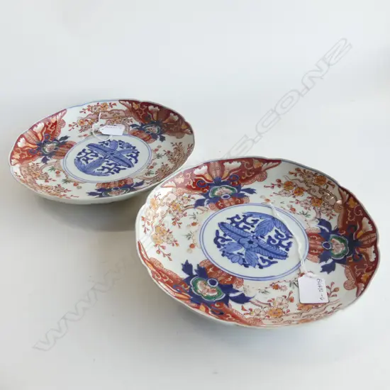 2 x OLD JAPANESE IMARI PLATES WITH HANGERS 250MM DIAM