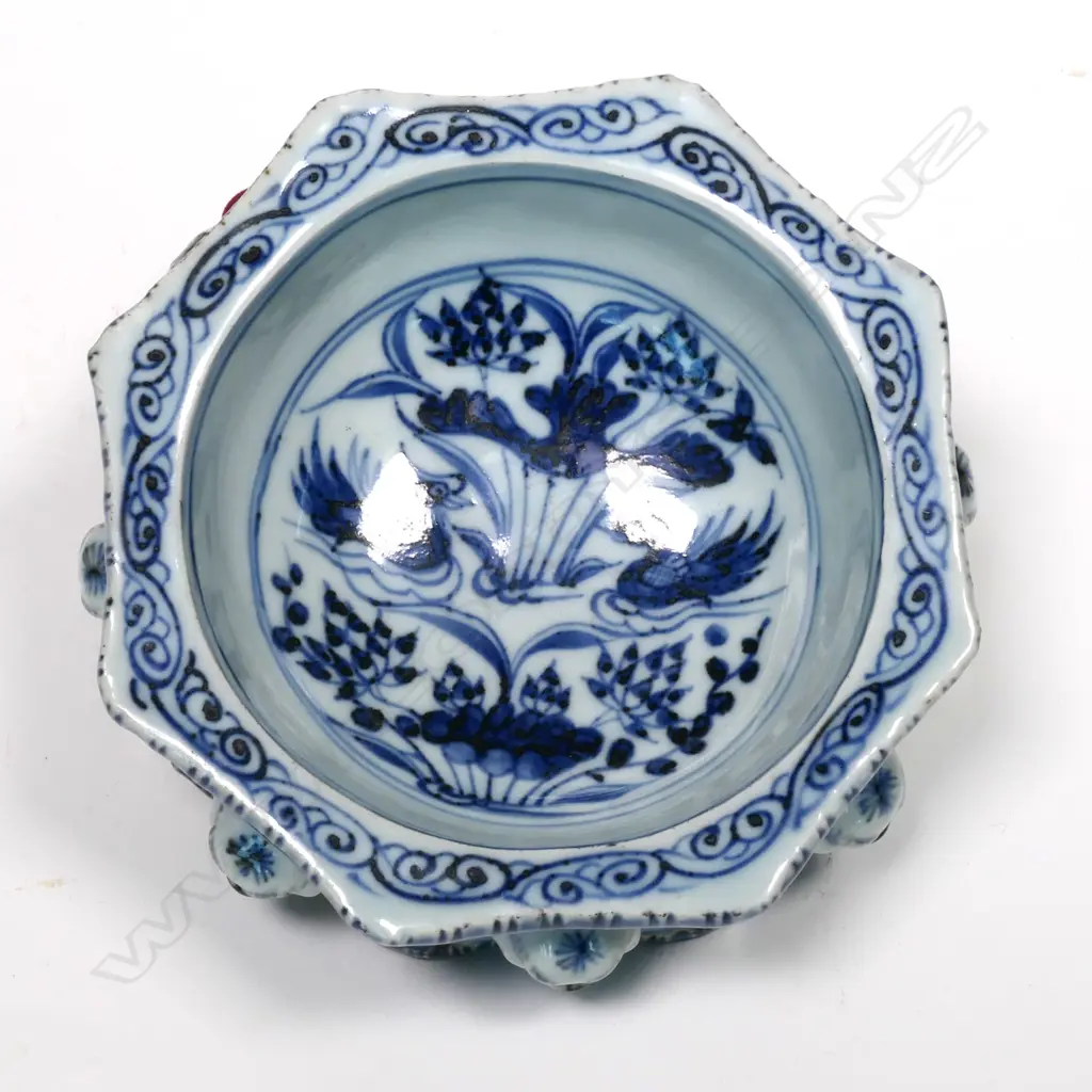A Chinese porcelain blue and white octagonal mortar Image 1++