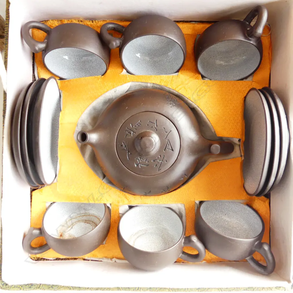 BOXED CHINESE TEA SET 6C/S AND TEA POT AND CARVED BALINESE WOODEN PANEL DAMAGE CORNER H450MM W300MM Image 1++