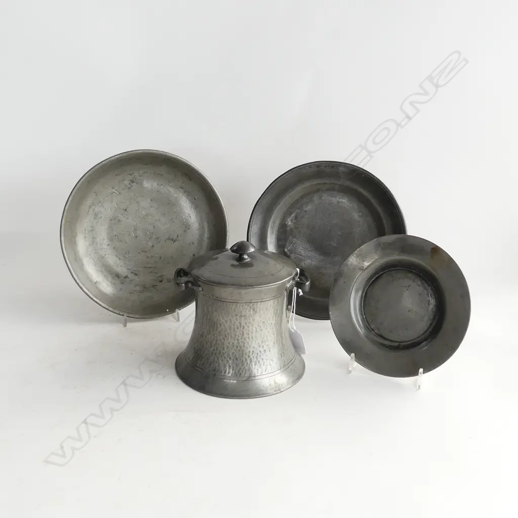 4 PCES PEWTER; 3 ANTIQUE PLATES (MARKS WORN) 210mm dia + ENGLISH 'WARRIC' LIDDED CONTAINER H.145 Image 1++