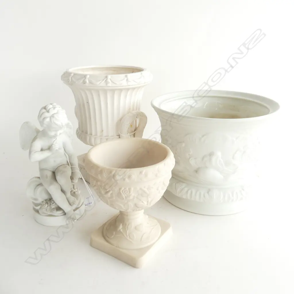 2 PARIAN WARE STYLE JARDINIERES (H. 155, 200MM)  + CHALICE & CHERUB (H. 170MM) Image 1++