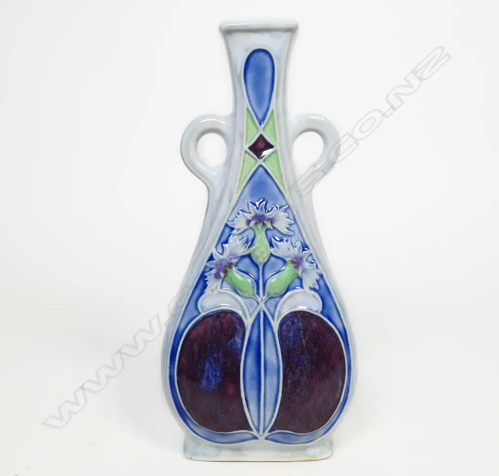 EARLY 1900S R. DOULTON LAMBETH TUBE LINED TWO-HANDLED VASE, H.210mm Image 1++