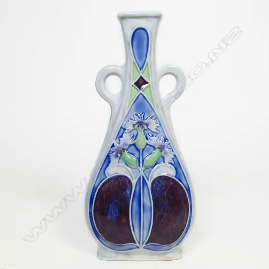 EARLY 1900S R. DOULTON LAMBETH TUBE LINED TWO-HANDLED VASE, H.210mm