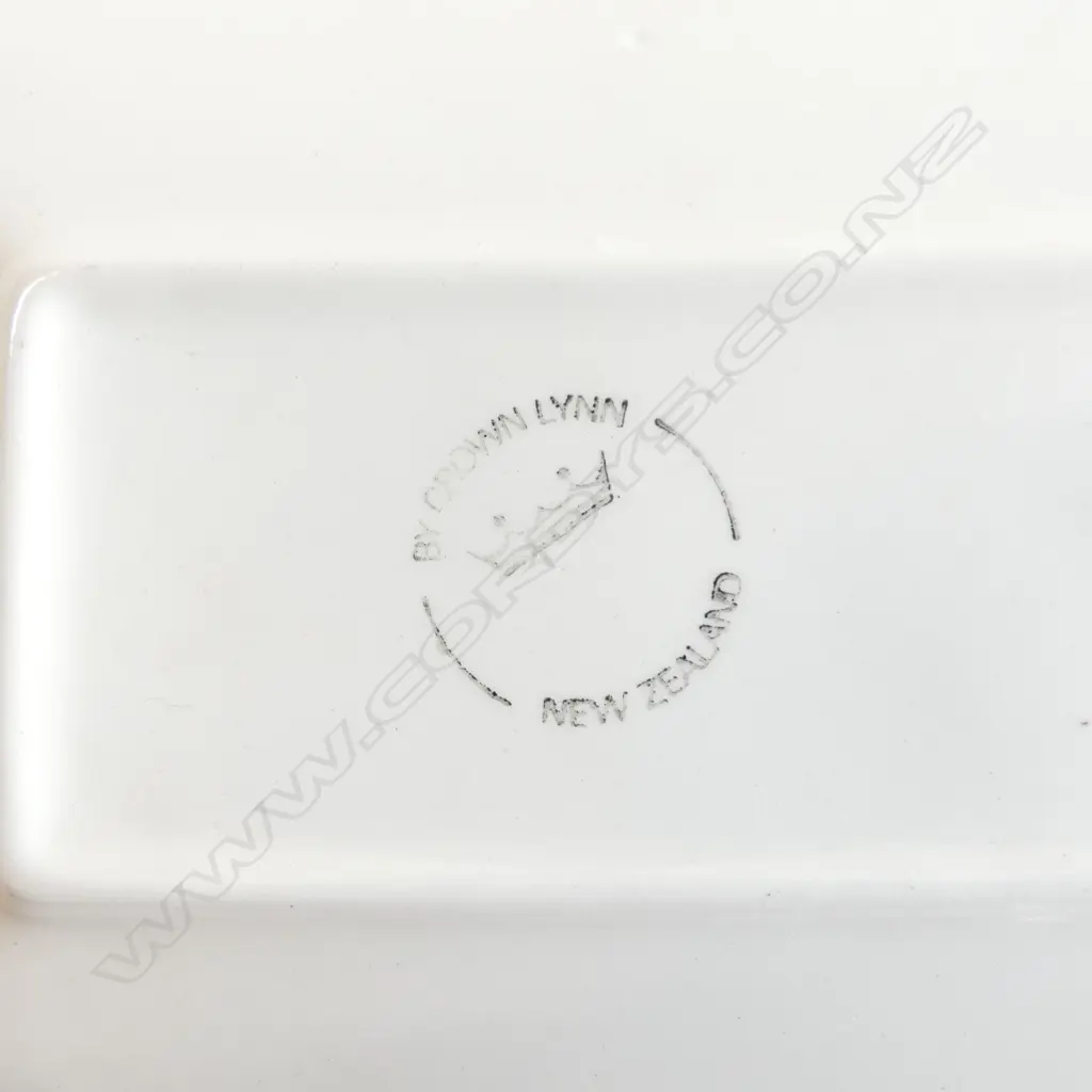 CROWN LYNN '$1' NZ STAMP DISH 135 X 90MM Image 1++