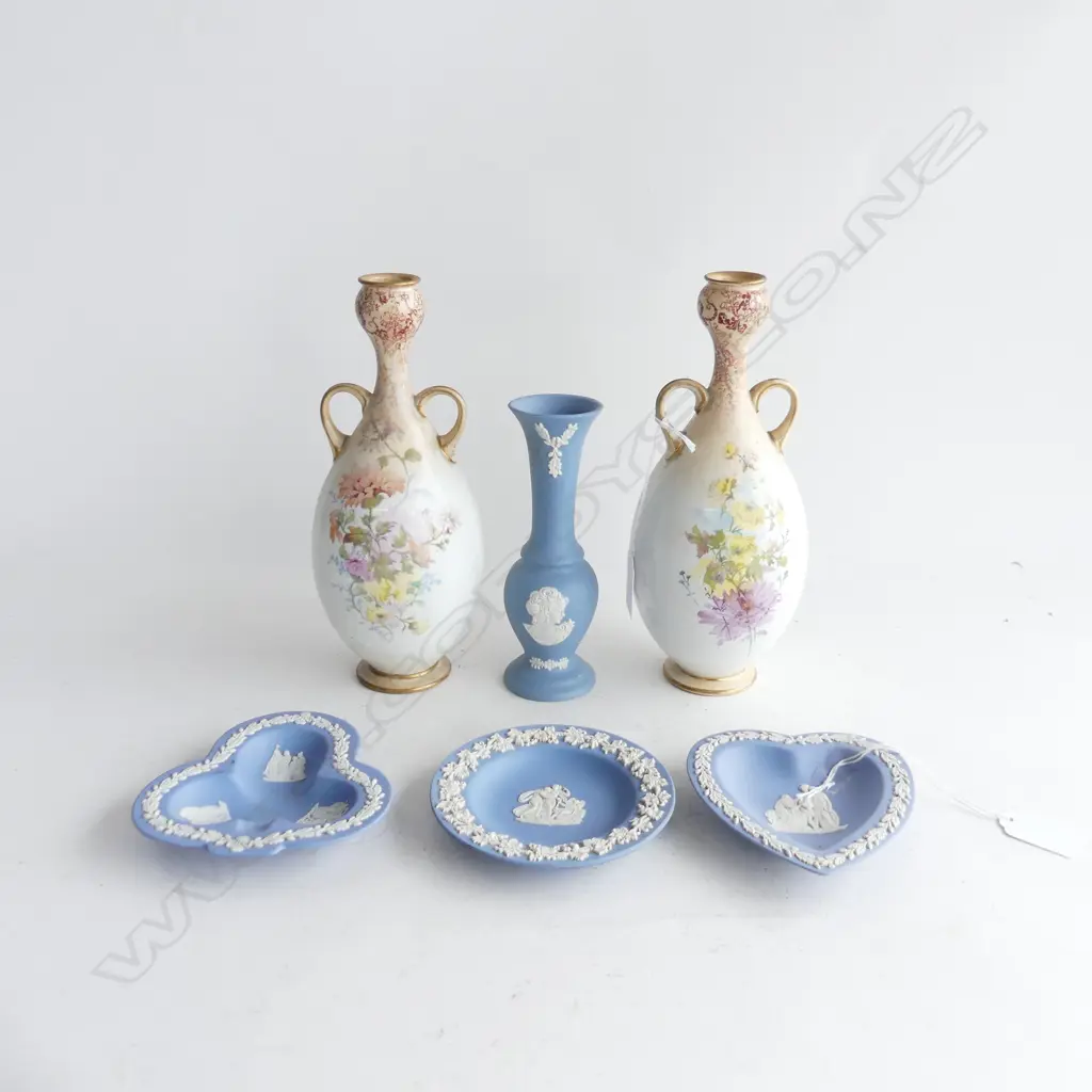 PR DOULTON BURSLEM VASES (H. 235MM) + 4 PCS BLUE WEDGWOOD JASPERWARE; VASE & 3 SM DISHES Image 1++