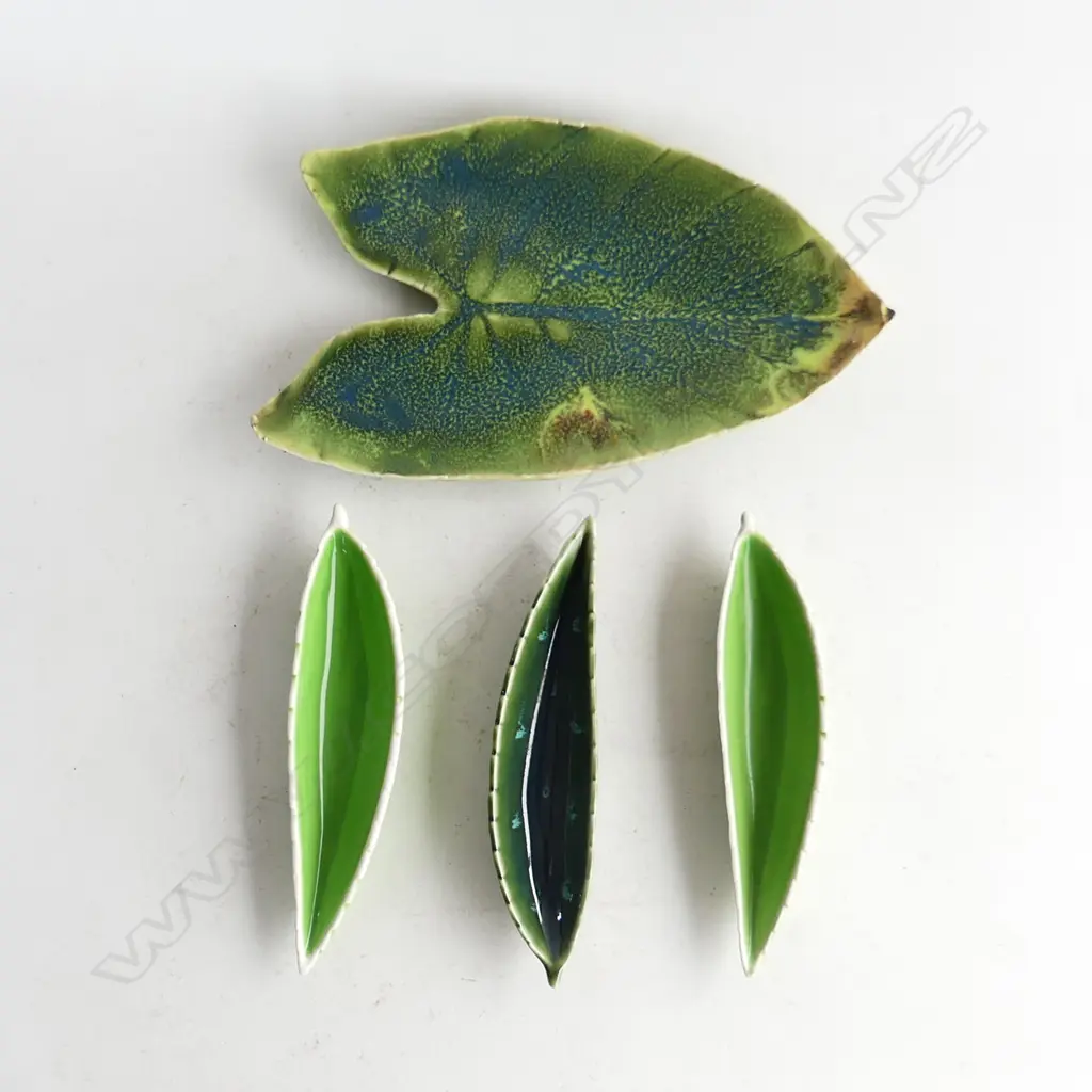 3 MCGLASHEN POTTERY GREEN LEAF DISHES SML + other LARGE L.260MM Image 1++