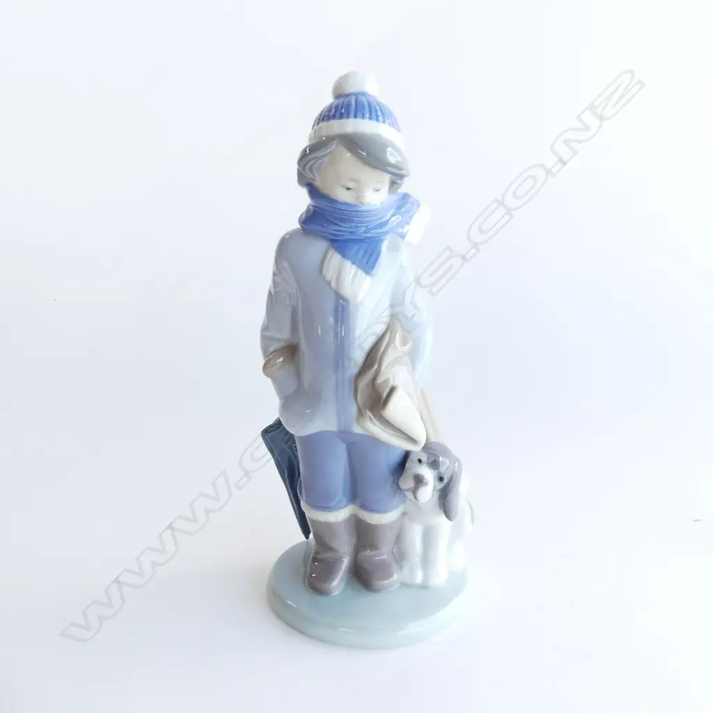 LLADRO FIGURINE - 'WINTER BOY w. DOG' H.190mm Image 1++