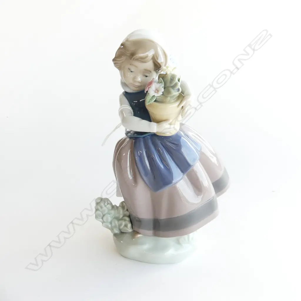 LLADRO FIGURINE #5223 'SPRING IS HERE' H.170mm minor chips to flowers  Image 1++