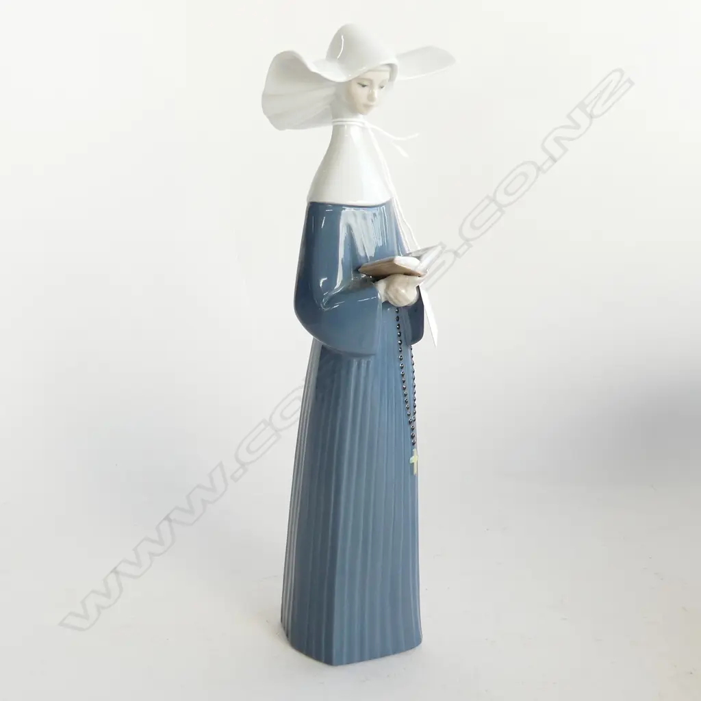 LLADRO FIGURE NUN READING H260MM Image 1++
