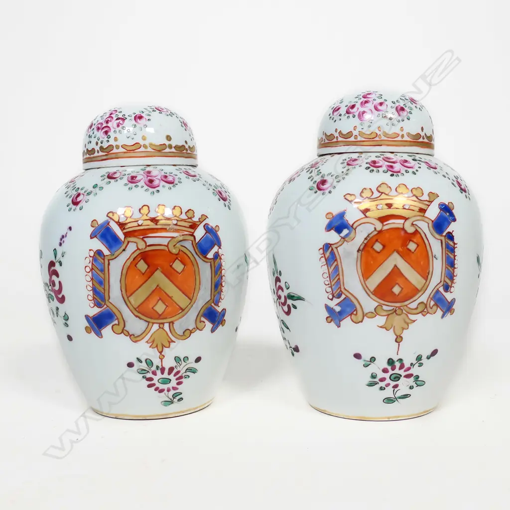 PAIR OF SAMSON LEEDS? PATTERN ARMORIAL GINGER JARS, H.120mm Image 1++