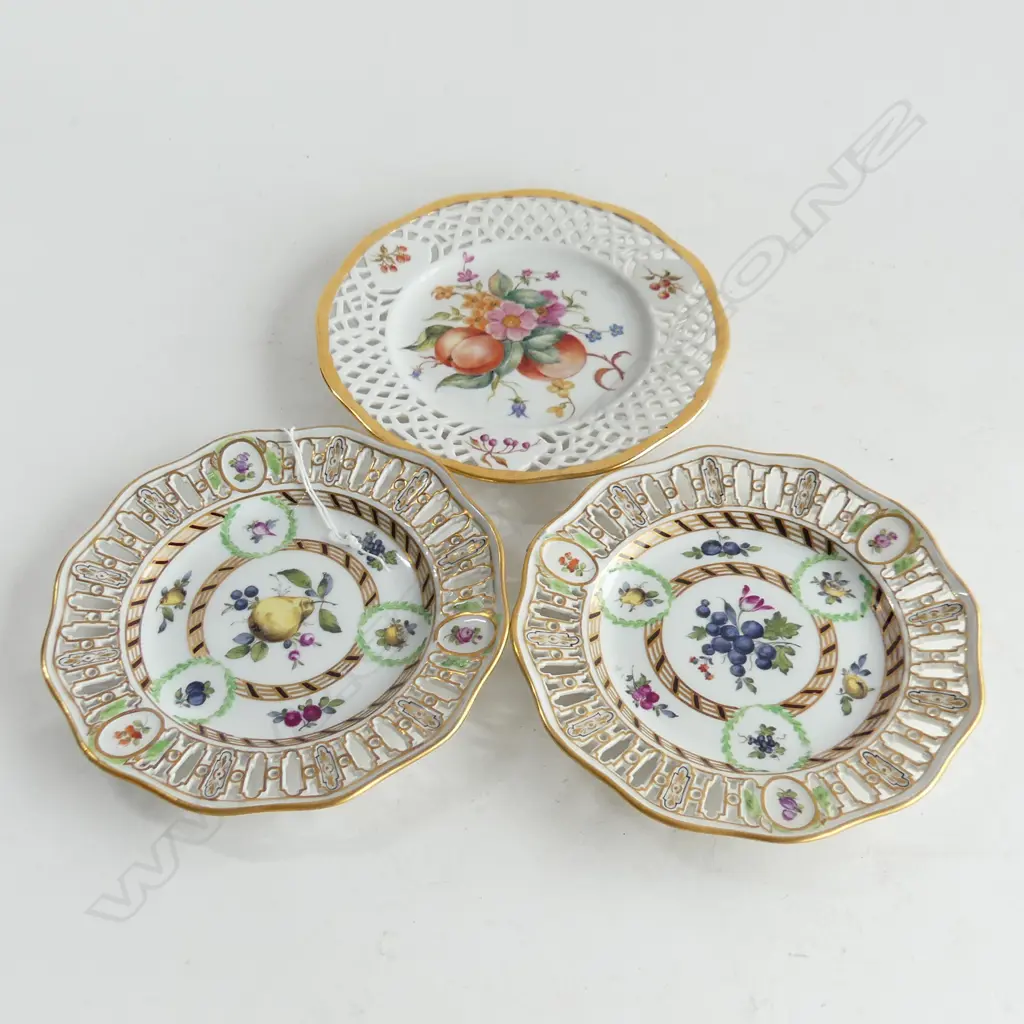 PR VINTAGE DRESDEN LATTICE PLATES (DIA 160MM) + 1 HAND PAINTED LATTICE PLATE (DIA 170MM) Image 1++