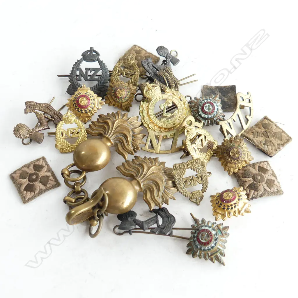 ASSTD OLD MILITARY BADGES & INSIGNIA Image 1++