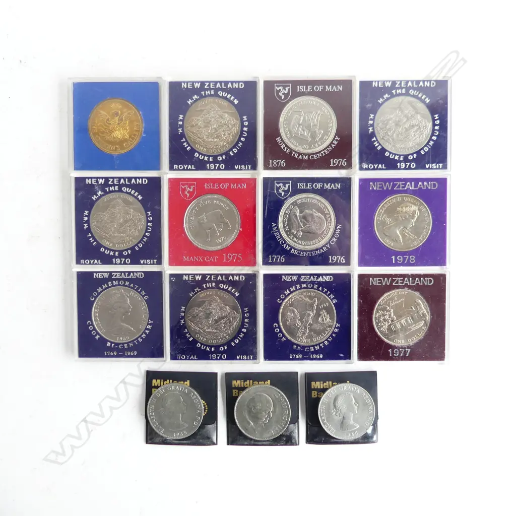 BOX OLD CASED COMMEMORATIVE COINS; NZ, ISLE OF MAN, BUCKINGHAM PALACE ETC.. Image 1++