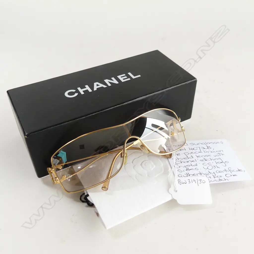 MINT & BOXED CHANEL SUN GLASSES MODEL 4072B Image 1++