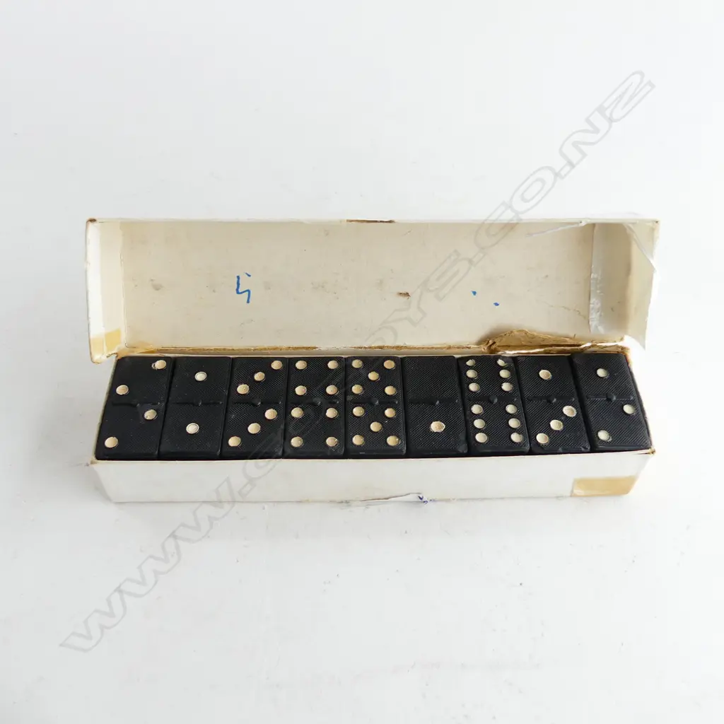 COMPLETE VINTAGE DOMINO SET - VULCANITE PLASTIC (POSSIBLY EARLY 1900'S) Image 1++