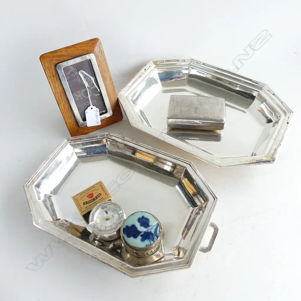 STG FRAMED OAK PHOTO FRAME + PLATED ENTREE DISH BOXES ETC Image 1++