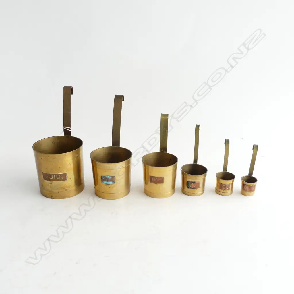 6 VINTAGE BRASS MEASURES w. HOOK & COPPER LABELS H.175mm Image 1++