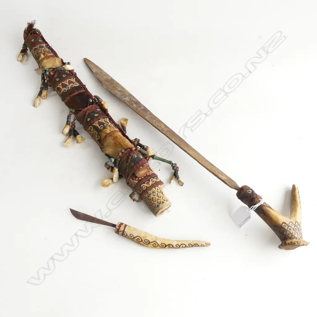 INDONESIAN TRIBAL PAINTED HEADHUNTERS SWORD WITH DOG TOOTH DECORATION L630MM Image 1++