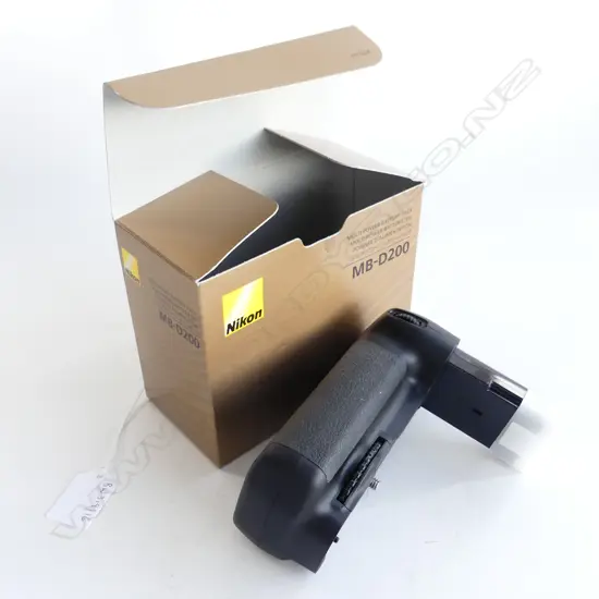 NIKON MB-D200 MULTI POWER BATTERY PACK IN BOX 