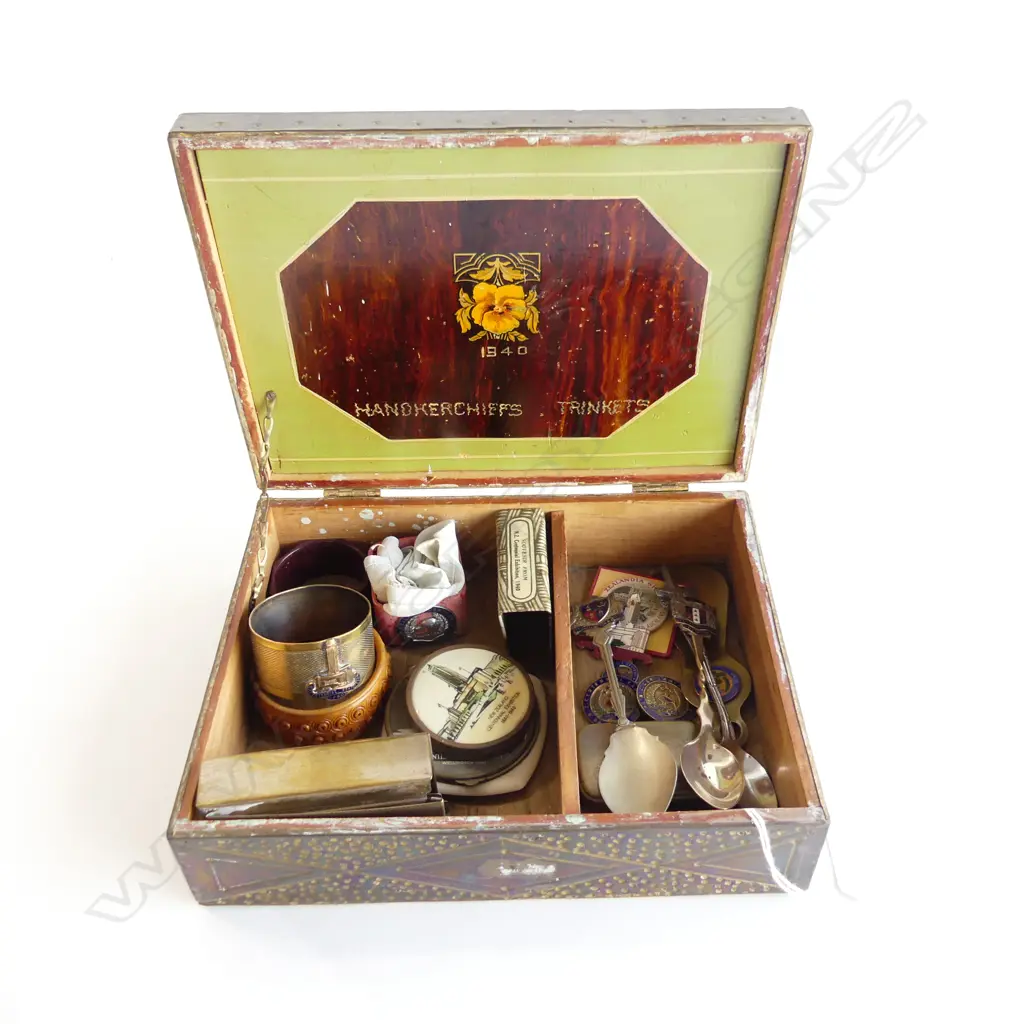 NZ CENTENNIAL EXHIBITION 1940 COPPER LIDDED BOX FOR HANDKERCHIEFS & TRINKETS + CONTENTS OF EXHIBITION MEMORABILIA Image 1++
